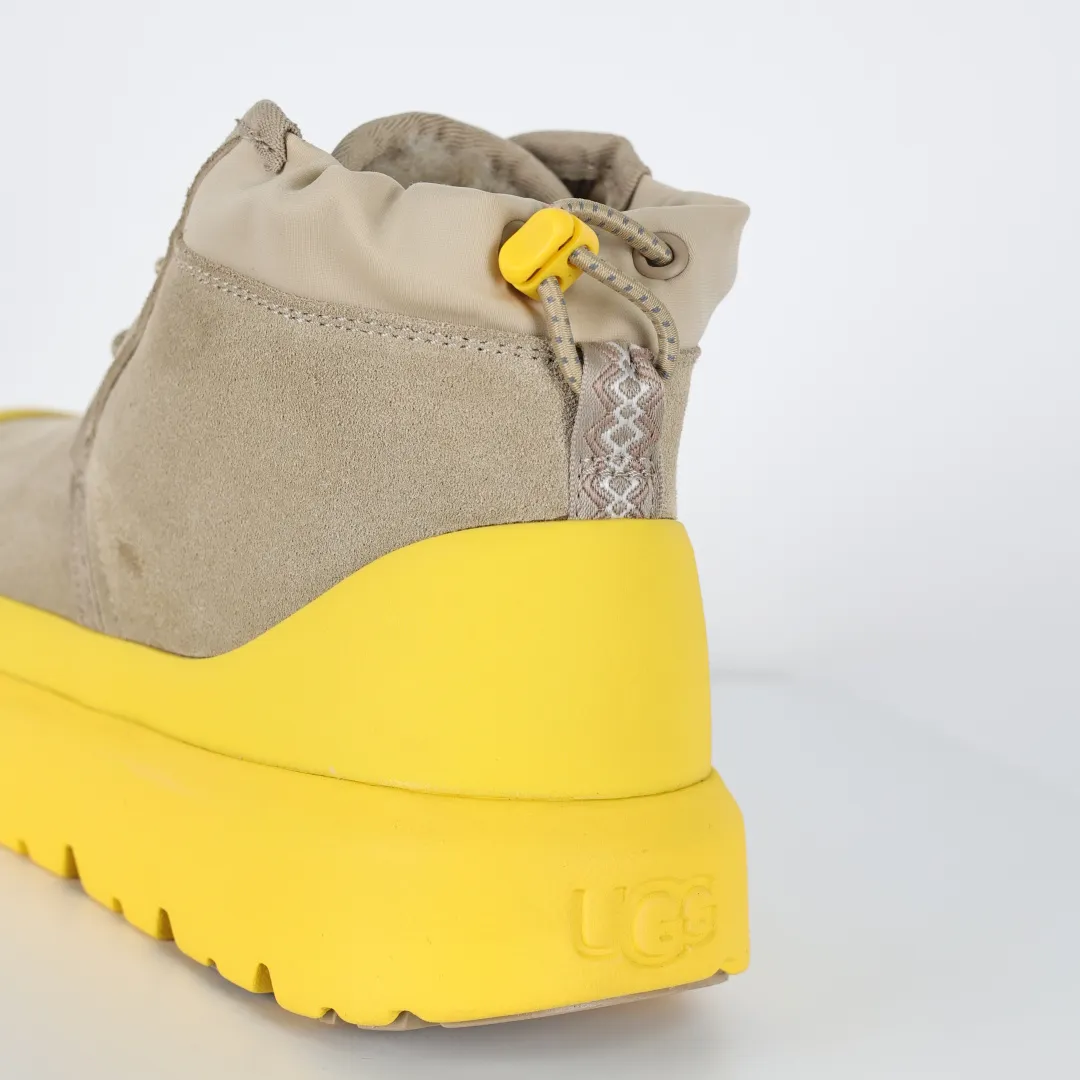 Copy price 💰700 Core recommendation Good price It is a very suitable choice for home furnishings. In recent years, uug has launched a series of styles, which are partial to the preferences of young consumers and have also moved to the forefront of fashion trends. Shoe body material: water-repellent coated suede upper, 17mm UGGPURE™ implantable wool insole, lightweight non-slip and comfortable rubber outsole, with brand LOGO and trademark, with full packaging. Size: 35 36 37 38 39 40 41 42 43 44 45